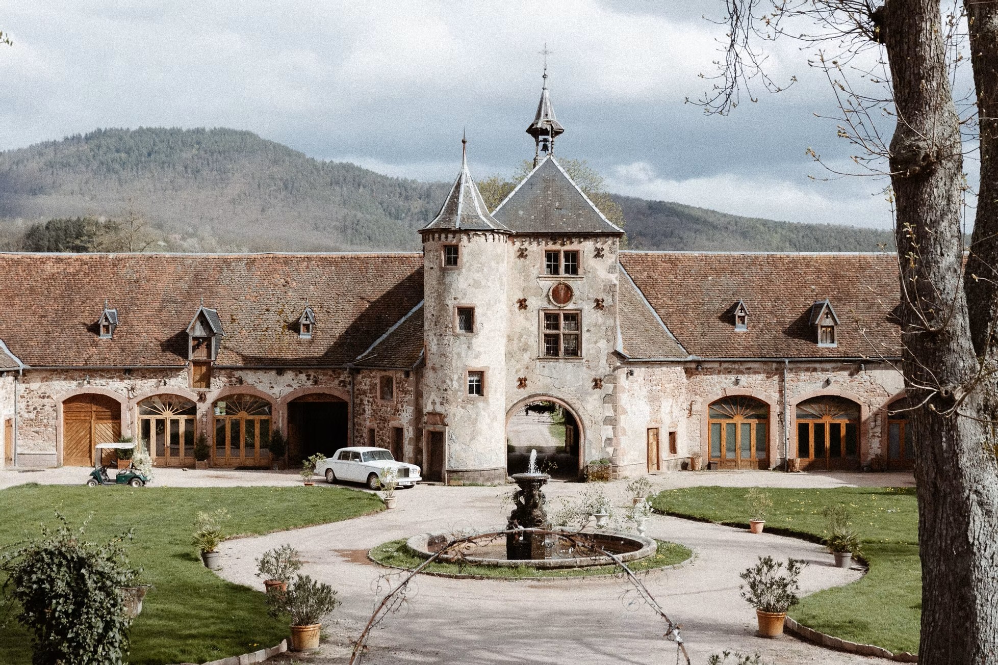 Façade du château et son parc